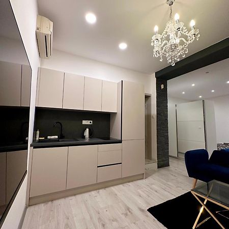 Luxury Apartment In บราติสลาวา ภายนอก รูปภาพ
