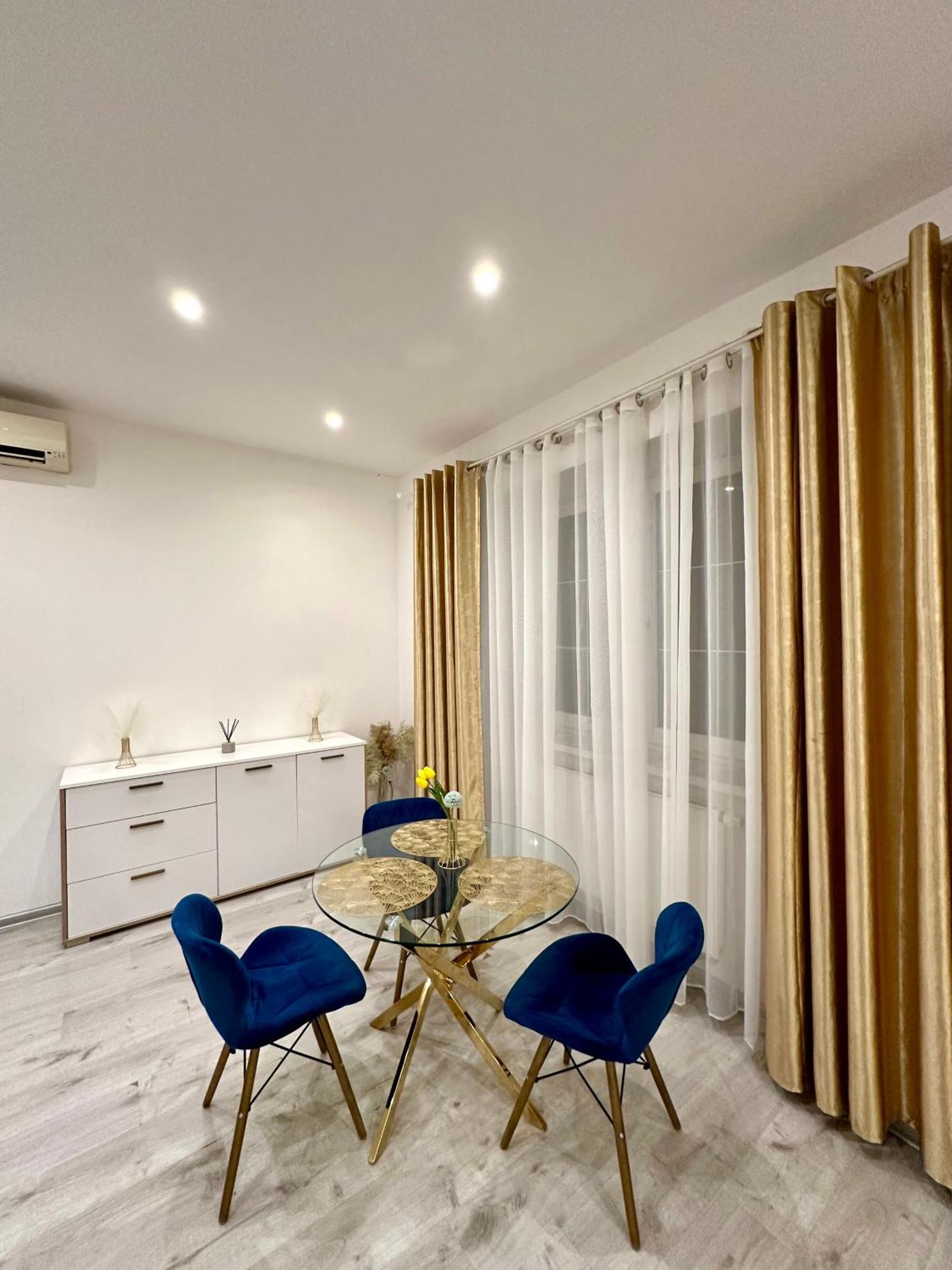 Luxury Apartment In บราติสลาวา ภายนอก รูปภาพ